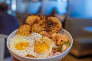 Eggs Up Grill 4